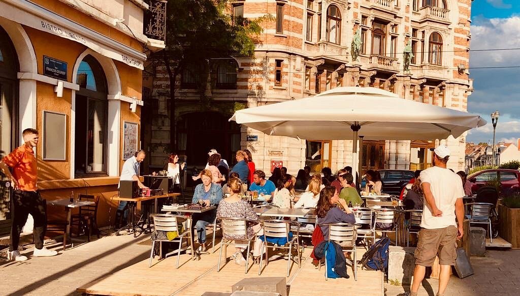 Terrasse ensoleillée